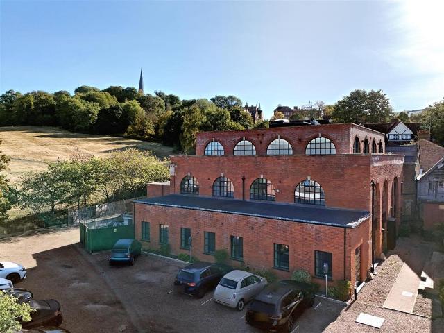 Flat for sale in Harrow on the Hill, Greater London