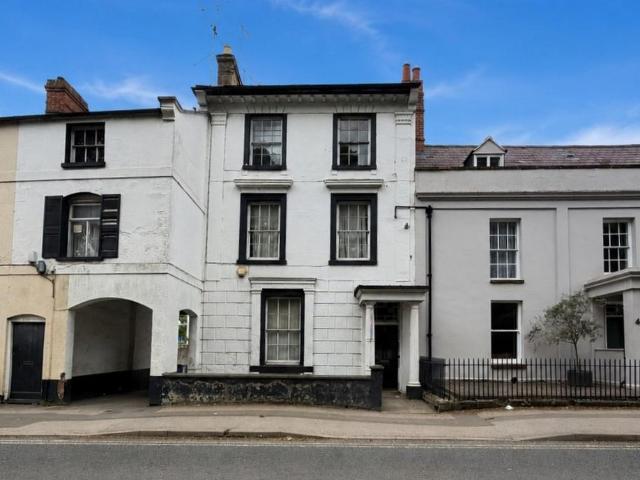 Flat for sale in Evershot, Oxfordshire