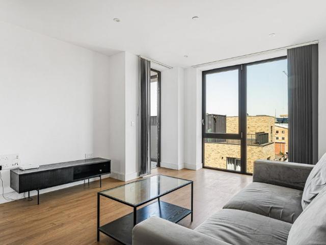 Flat for sale in Aberfeldy Village, Blackwall