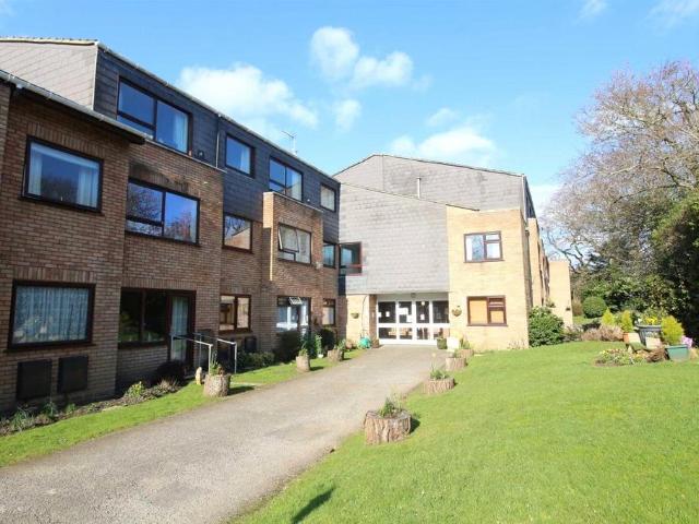 Flat for sale in Fox Pond, New Forest