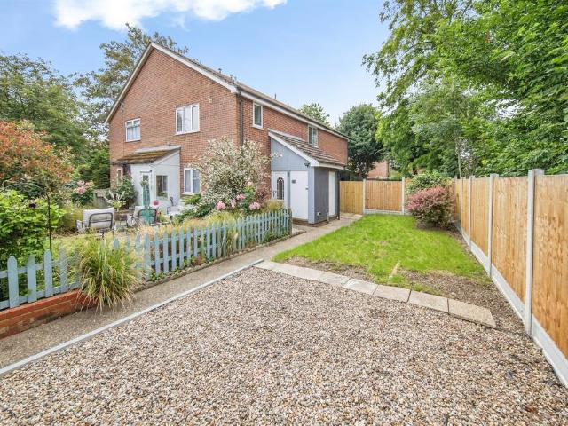 Flat for sale in Chelmondiston, Suffolk
