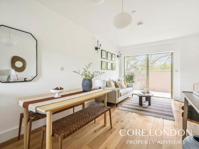 Flat for sale in London Borough of Ealing, Cat Hill