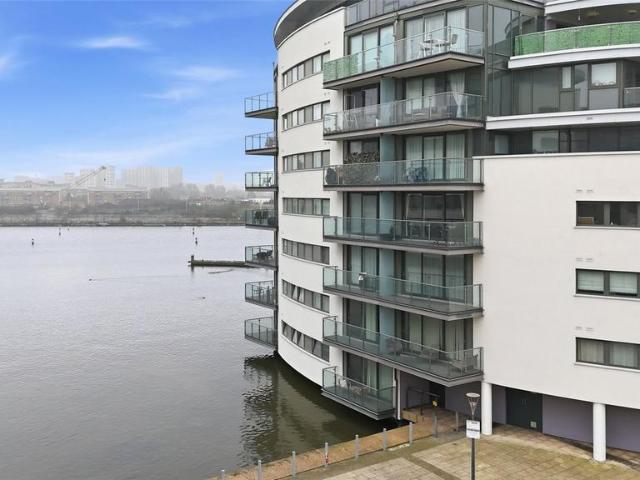Flat for sale in Reach, Greater London