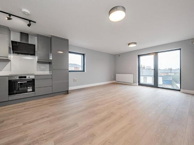 Flat for sale in London Borough of Hounslow, Greater London