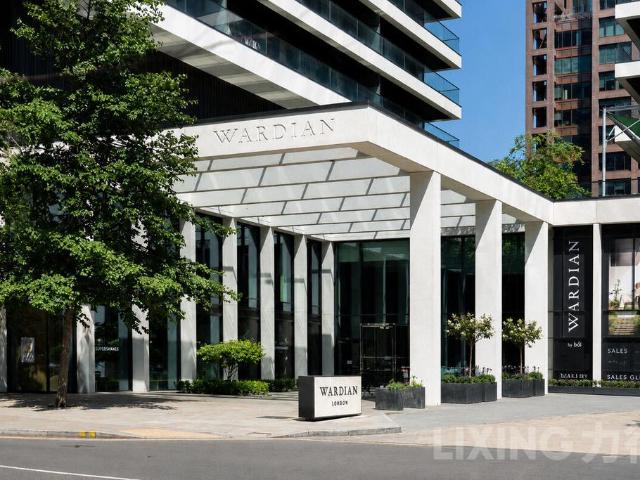 Flat for sale in Canary Wharf, Greater London