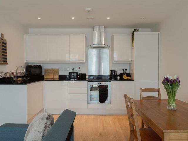 Flat for sale in Red Hill, Surrey