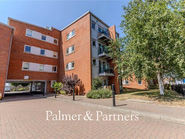 Flat for sale in Key Street, Suffolk