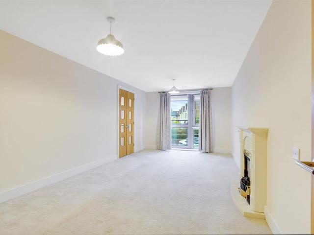 Flat for sale in London Borough of Merton, Merton Park