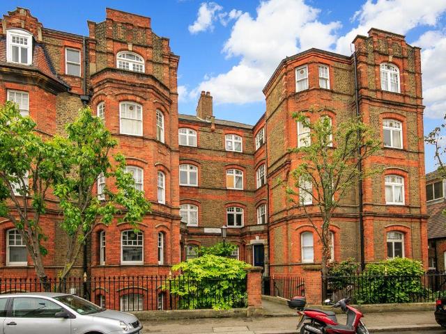 Flat for sale in West Kensington, Greater London