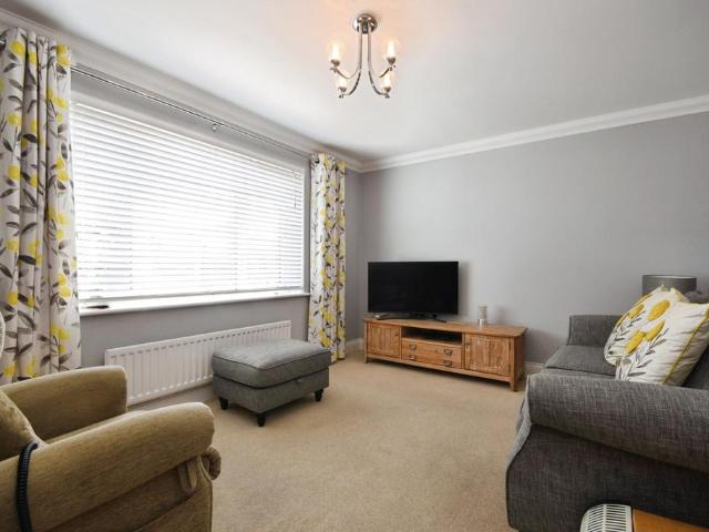 Flat for sale in Chipping Hill, Essex