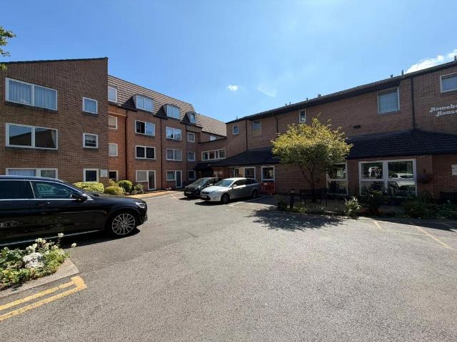 Flat for sale in Mount Hermon, Woking