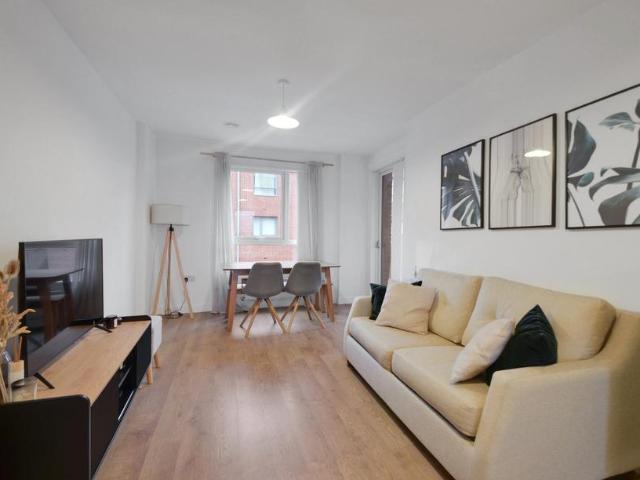 Flat for sale in Upton Park, Greater London