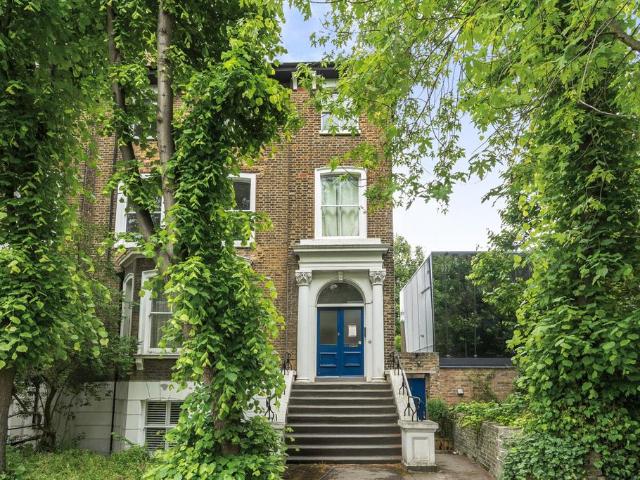 Flat for sale in London Borough of Lewisham, New Cross