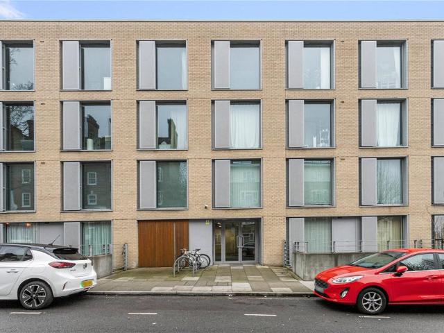 Flat for sale in Finsbury Park, Greater London
