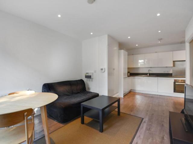 Flat for sale in Bromley-by-Bow, Poplar Grove