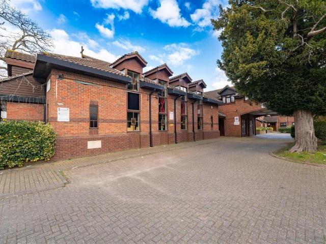 Flat for sale in London Borough of Hounslow, Greater London