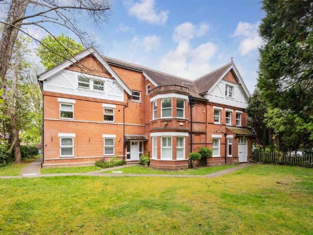 Flat for sale in Highway, Maidenhead