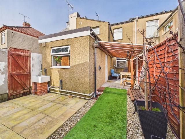 Flat for sale in Feckenham, City Of Bristol