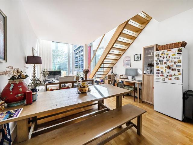Flat for sale in Finsbury Park, Greater London