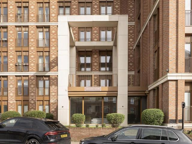 Flat for sale in St Albans, Five Acres