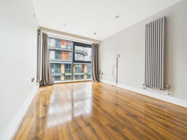 Flat for sale in Isle Of Dogs, Isle Of Man