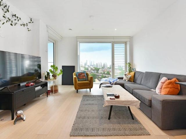 Flat for sale in Elephant and Castle, Greater London