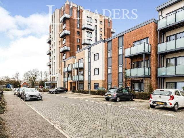 Flat for sale in Rowner, Middlecroft