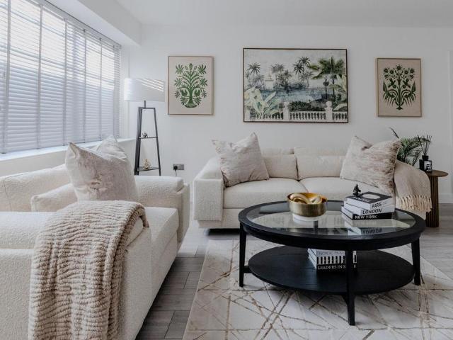 Flat for sale in Birch Green, Lower Halliford