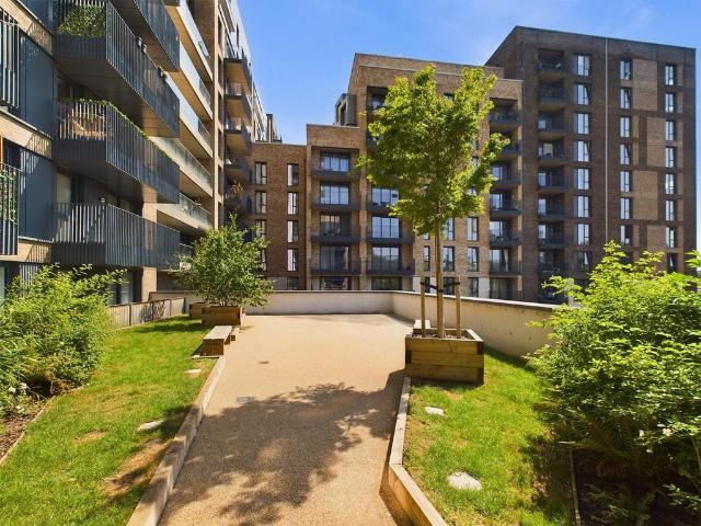 Flat for sale in Birch Green, Lower Halliford