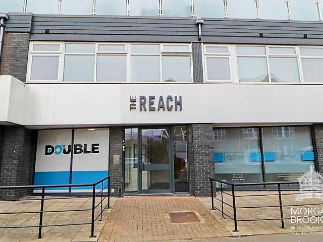 Flat for sale in Alton Barnes, Essex