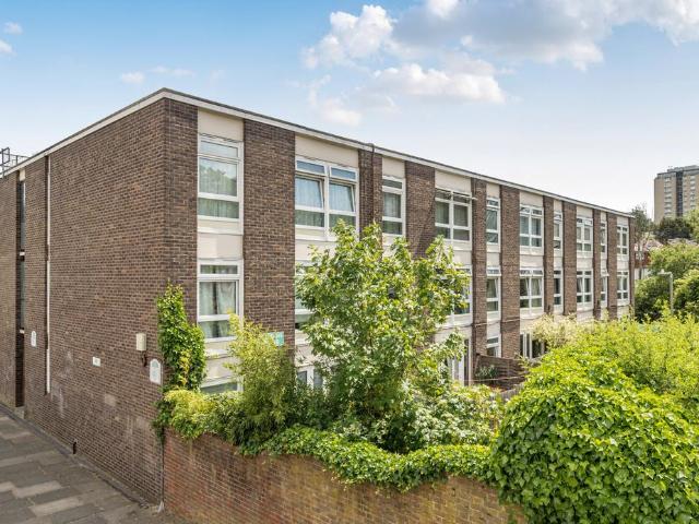 Flat for sale in Southfields, Greater London