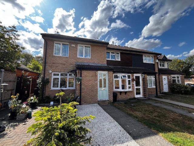 Flat for sale in Harold Wood, Greater London