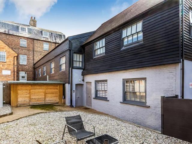 Flat for sale in Pachesham Park, Surrey
