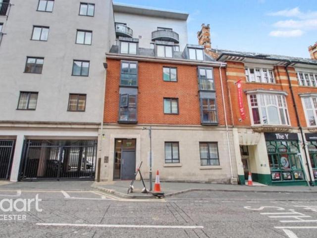 Flat for sale in Black Friars, Old Wharf