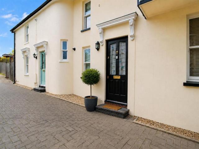 Flat for sale in Greater London