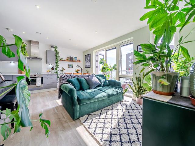 Flat for sale in Peckham, Greater London