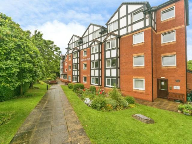 Flat for sale in Colwyn Bay, Wales