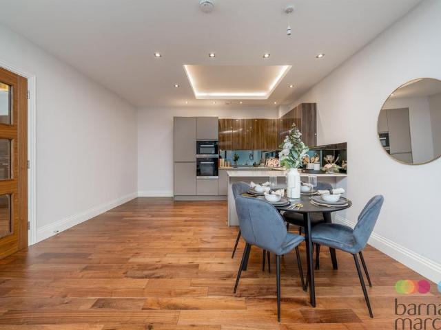 Flat for sale in Muswell Hill, Greater London