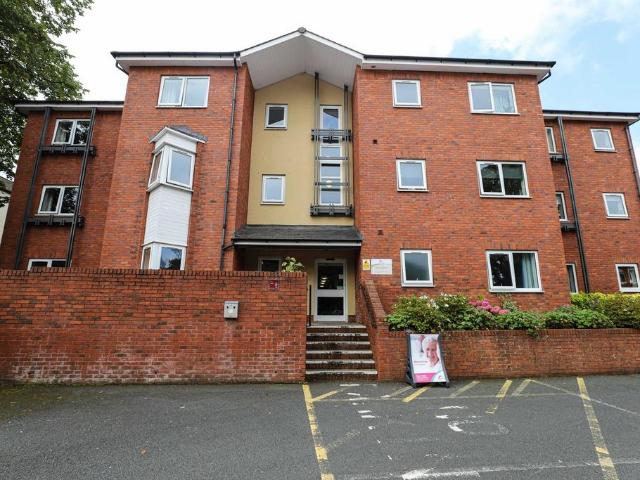 Flat for sale in Fell Lane