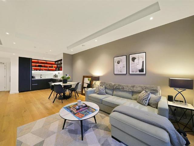Flat for sale in London City Island, Blackwall