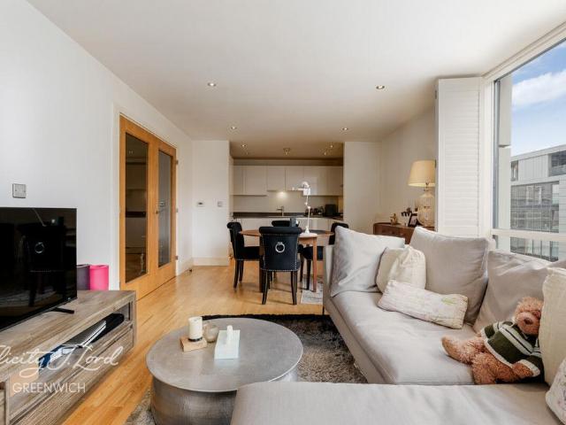 Flat for sale in Greenwich Town Centre, Greater London