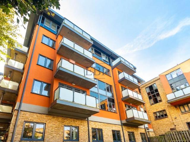 Flat for sale in London Borough of Hackney, Greater London