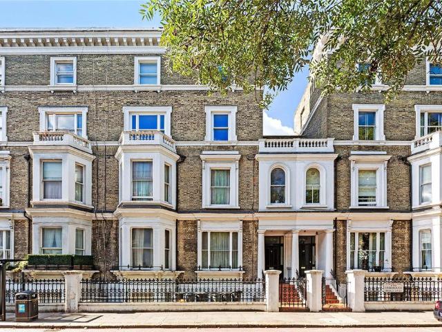 Flat for sale in Brompton, Greater London
