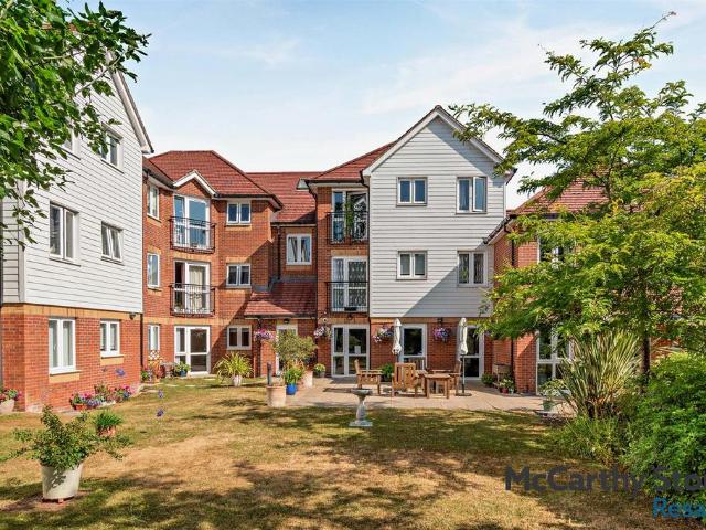 Flat for sale in The Butts, Kent