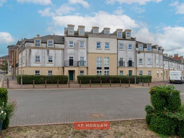 Flat for sale in Dickens Heath, West Midlands
