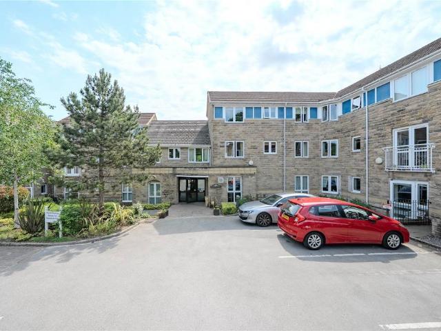 Flat for sale in Yeadon, West Yorkshire