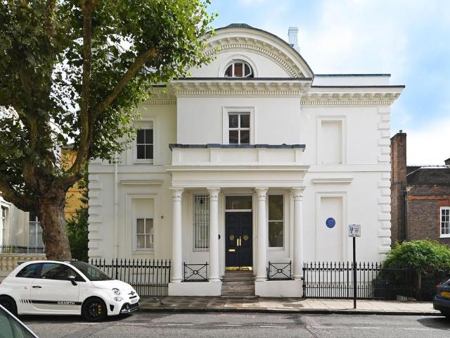 Flat for sale in Bayswater, Greater London