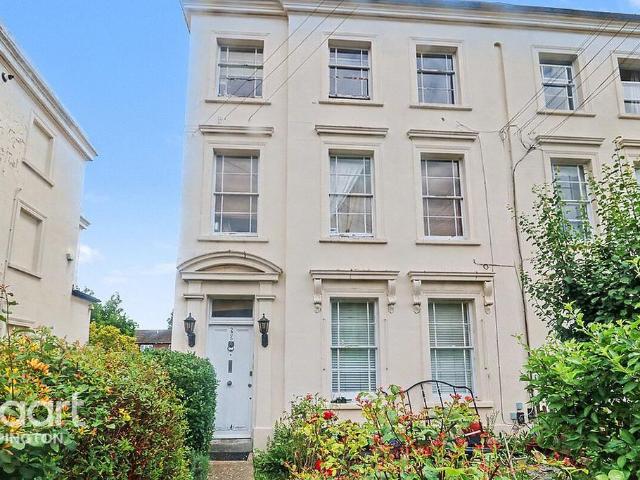 Flat for sale in St Mary Cray, Greater London