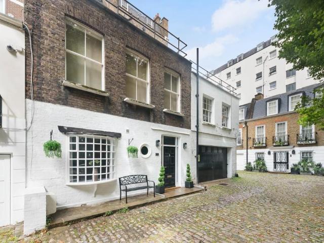 Flat for sale in City of Westminster, Greater London