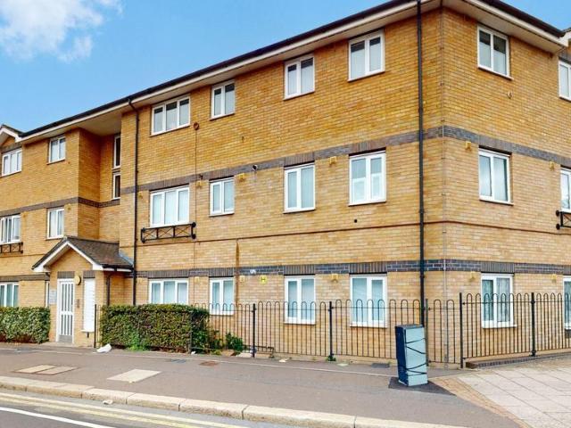 Flat for sale in Silvertown, Greater London